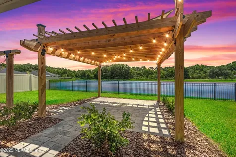 8193 Helmsley Boulevard Jacksonville FL 32219