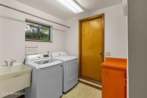6730 Strawberry Lane Jacksonville FL 32211