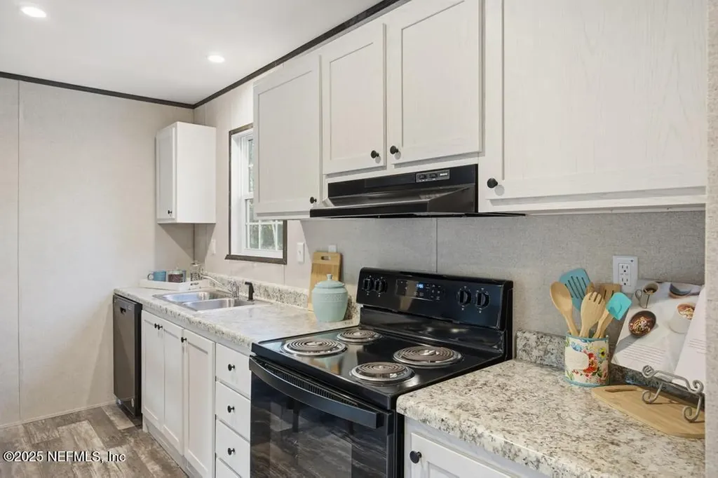 520 Hickory Nut Trail Satsuma FL 32189