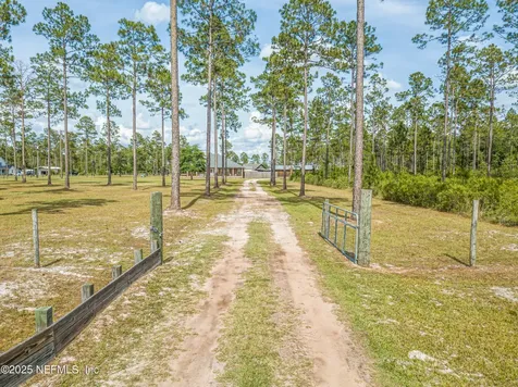 14157 Glen Farms Drive Glen St. Mary FL 32040