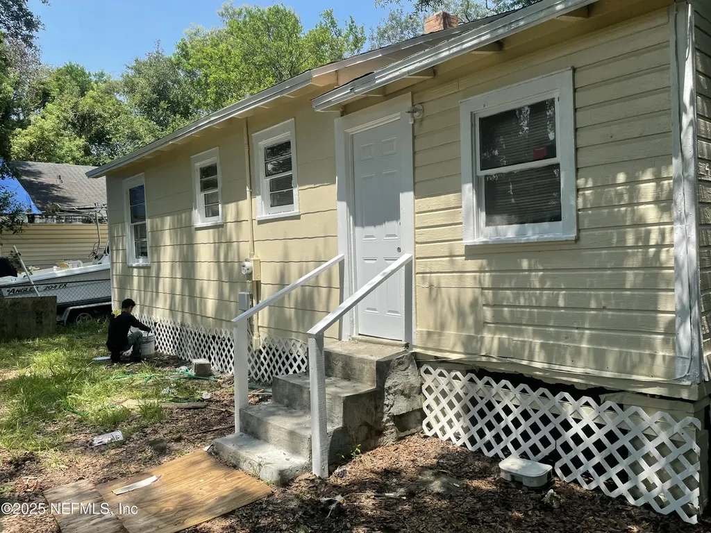 1050 Alderside Street Jacksonville FL 32208