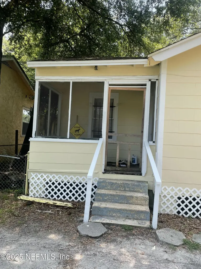 1050 Alderside Street Jacksonville FL 32208