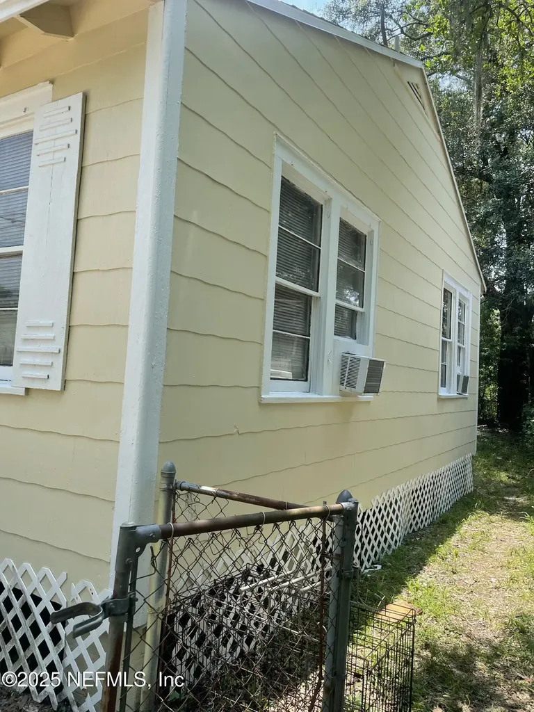 1050 Alderside Street Jacksonville FL 32208