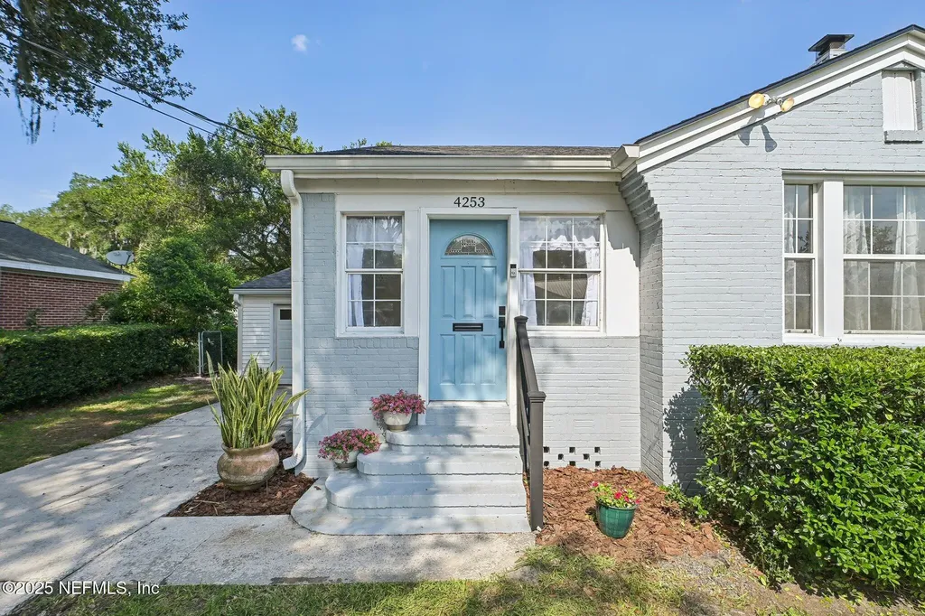 4253 Redwood Avenue Jacksonville FL 32207