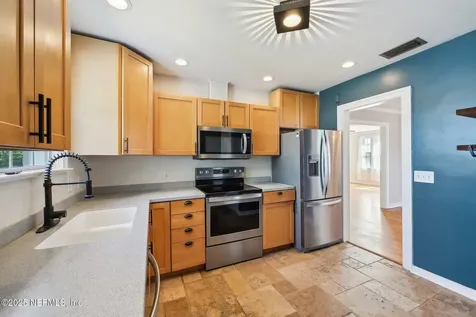 4253 Redwood Avenue Jacksonville FL 32207