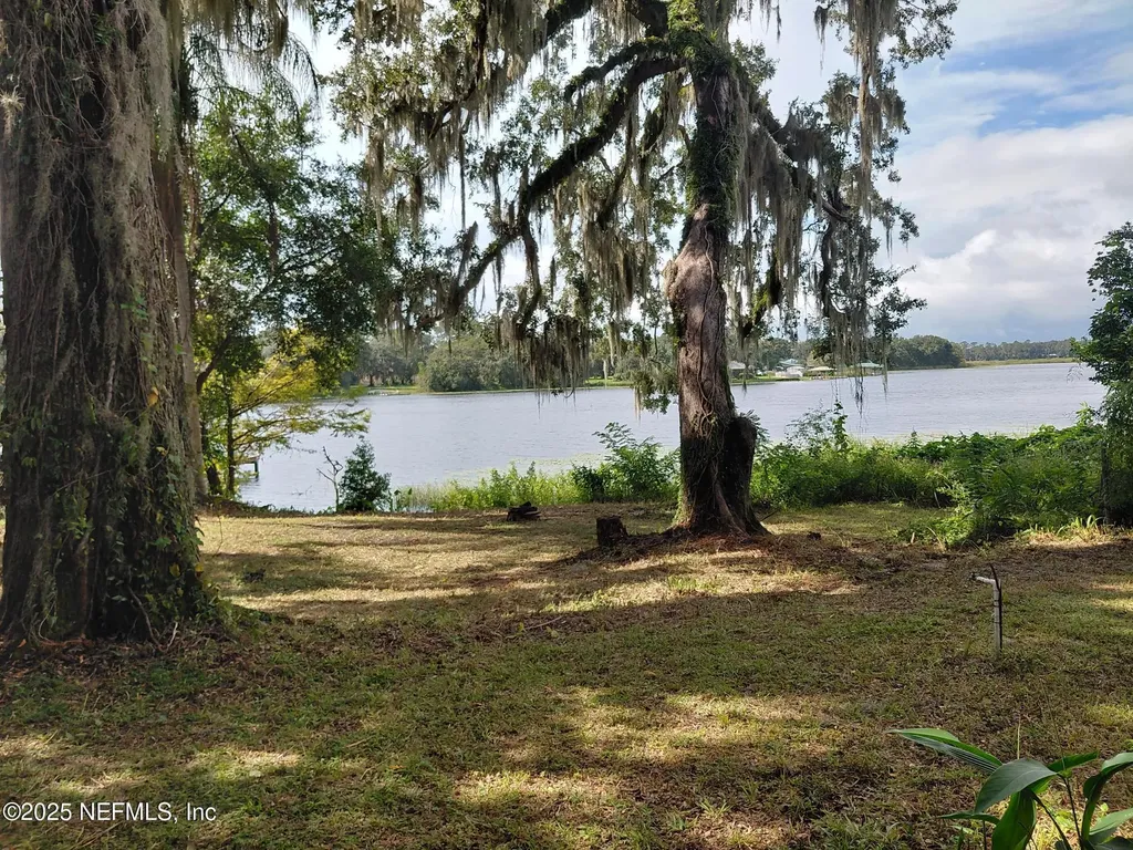 232 S Main Street Crescent City FL 32112