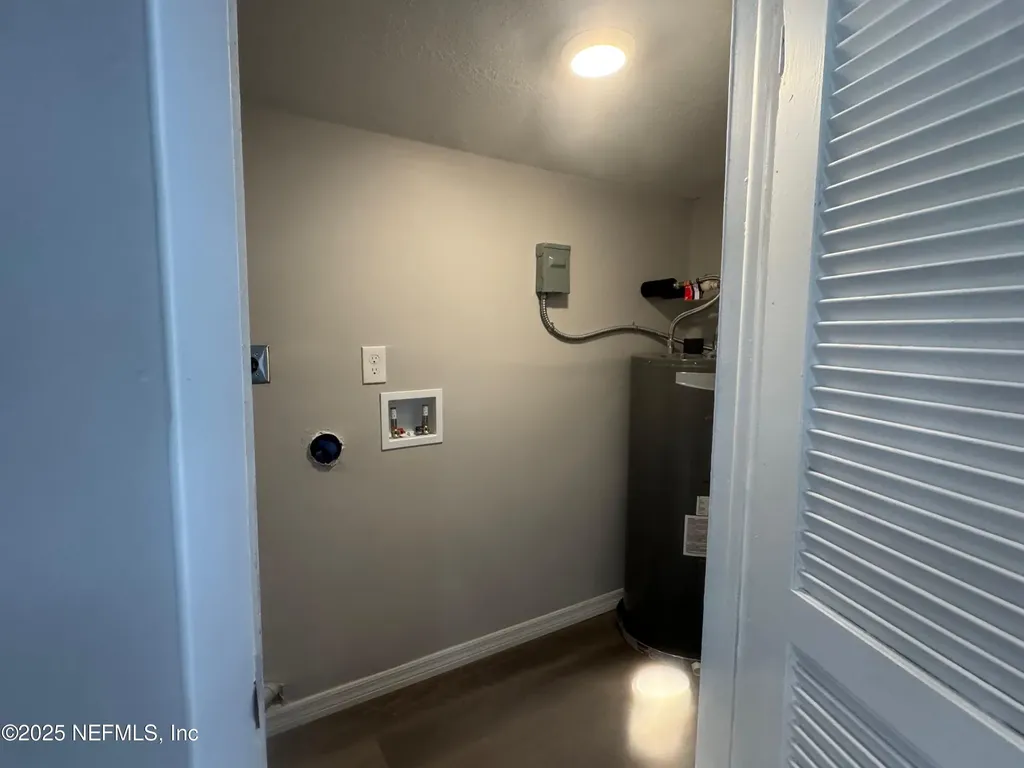 8023 Chateau Drive S Jacksonville FL 32221