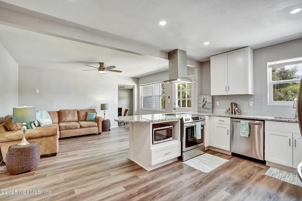 8023 Chateau Drive S Jacksonville FL 32221