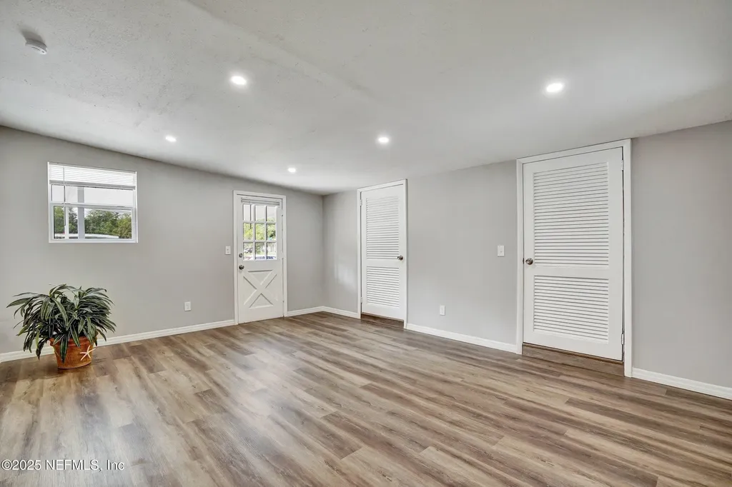 8023 Chateau Drive S Jacksonville FL 32221