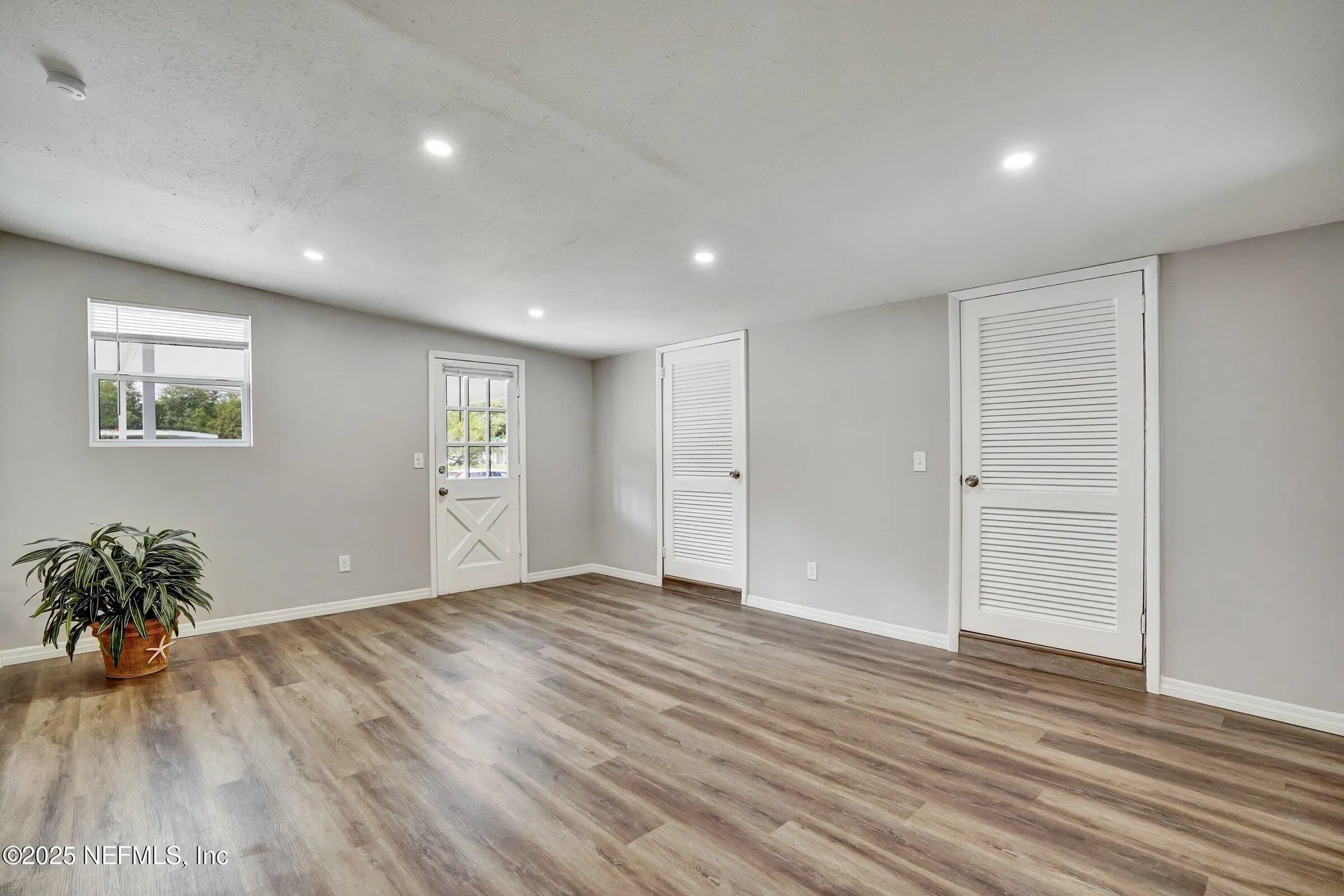 8023 Chateau Drive S Jacksonville FL 32221