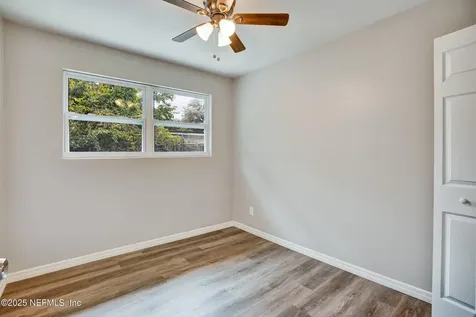 8023 Chateau Drive S Jacksonville FL 32221