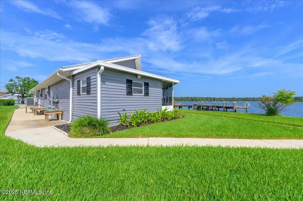 164 Moonlite Drive Welaka FL 32193