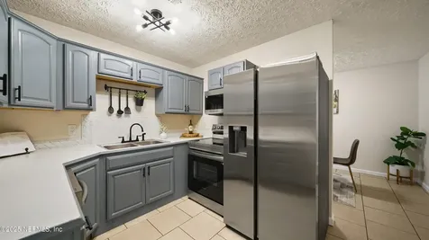 2137 La Valle Drive Jacksonville FL 32210