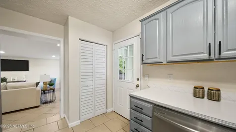 2137 La Valle Drive Jacksonville FL 32210