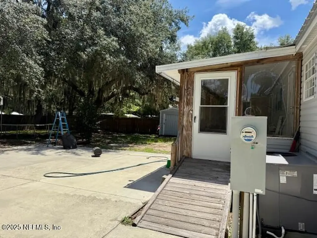 202 Ash Street Interlachen FL 32148