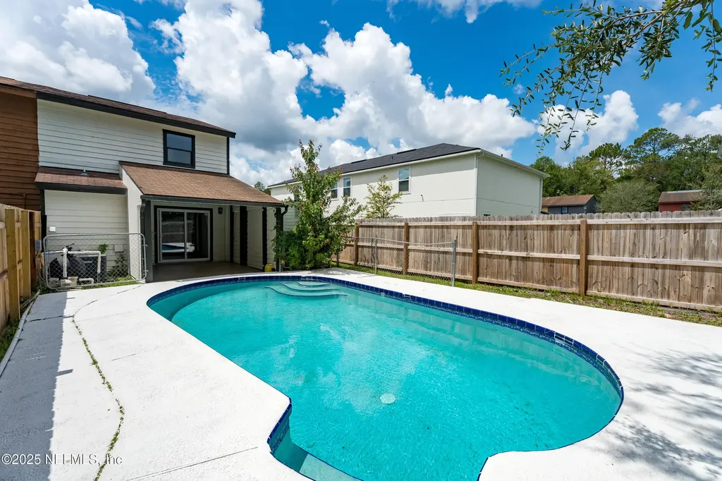 7679 Melissa Court N Jacksonville FL 32210