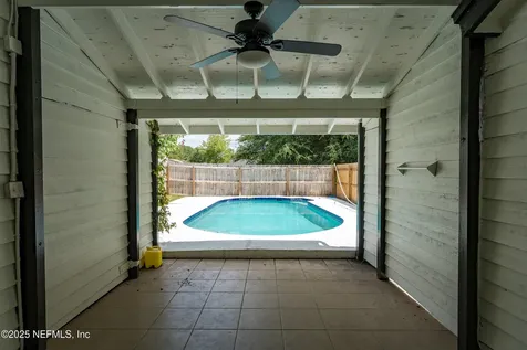 7679 Melissa Court N Jacksonville FL 32210