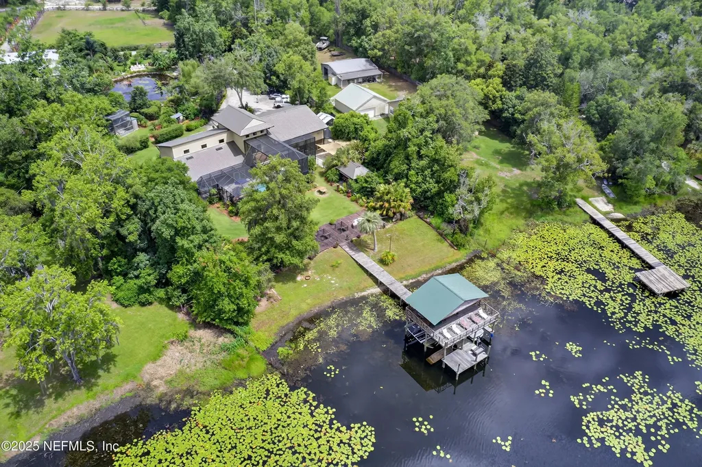 153 Sunny Lane Pomona Park FL 32181