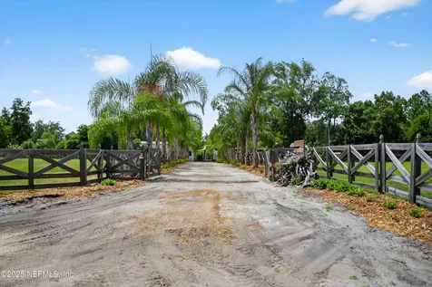 153 Sunny Lane Pomona Park FL 32181
