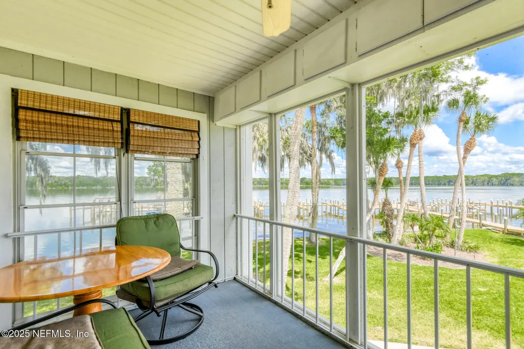 222 River Bend Place Welaka FL 32193