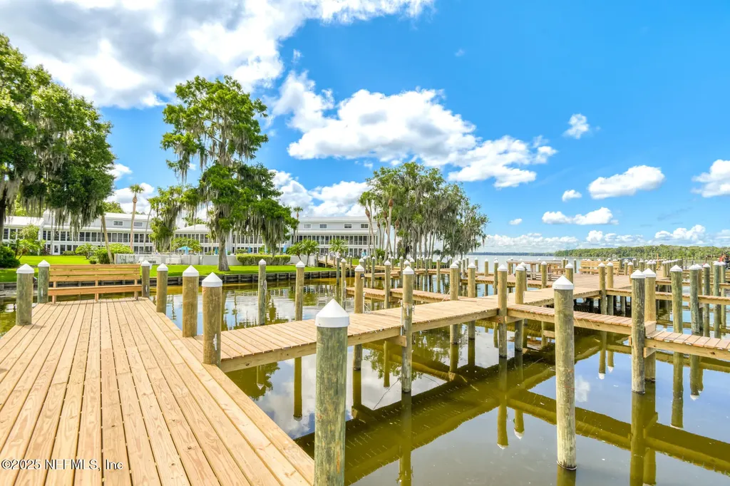 222 River Bend Place Welaka FL 32193