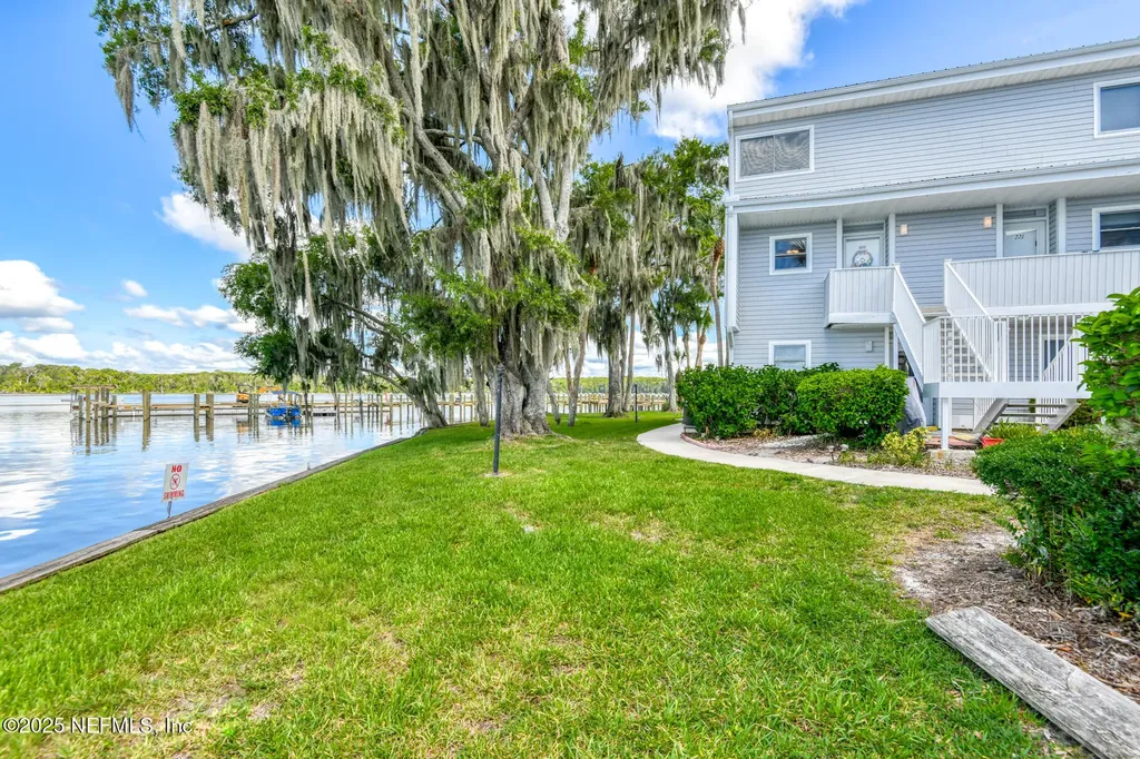 222 River Bend Place Welaka FL 32193