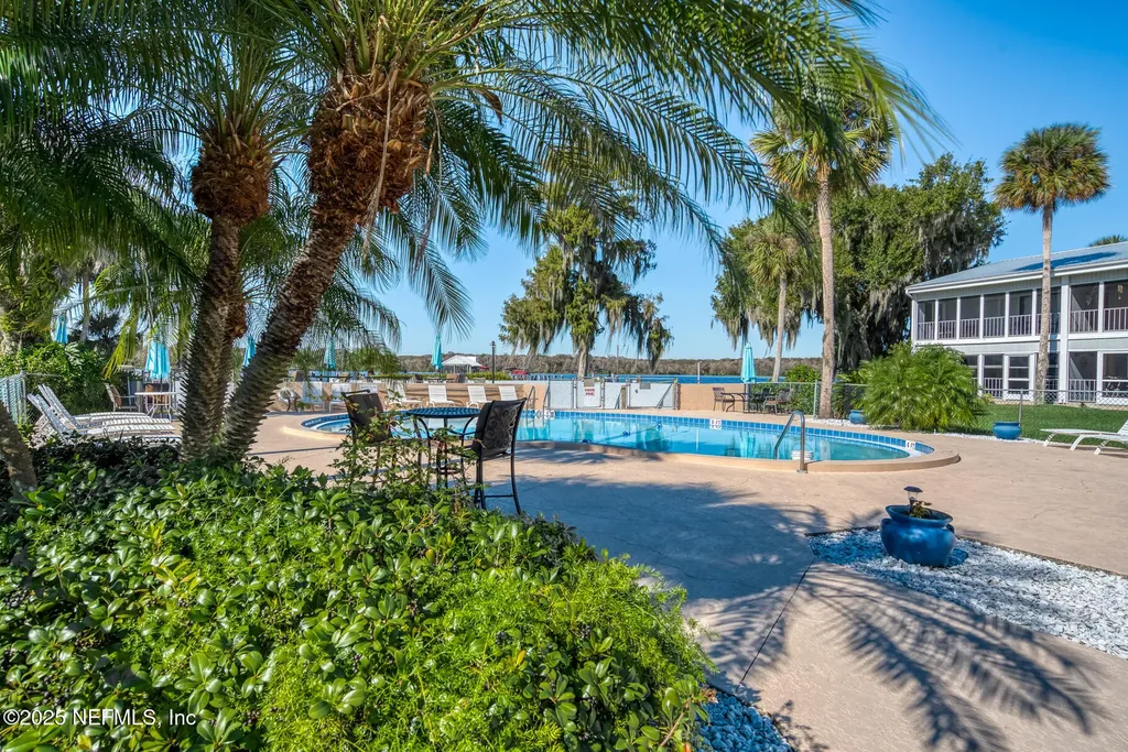 222 River Bend Place Welaka FL 32193