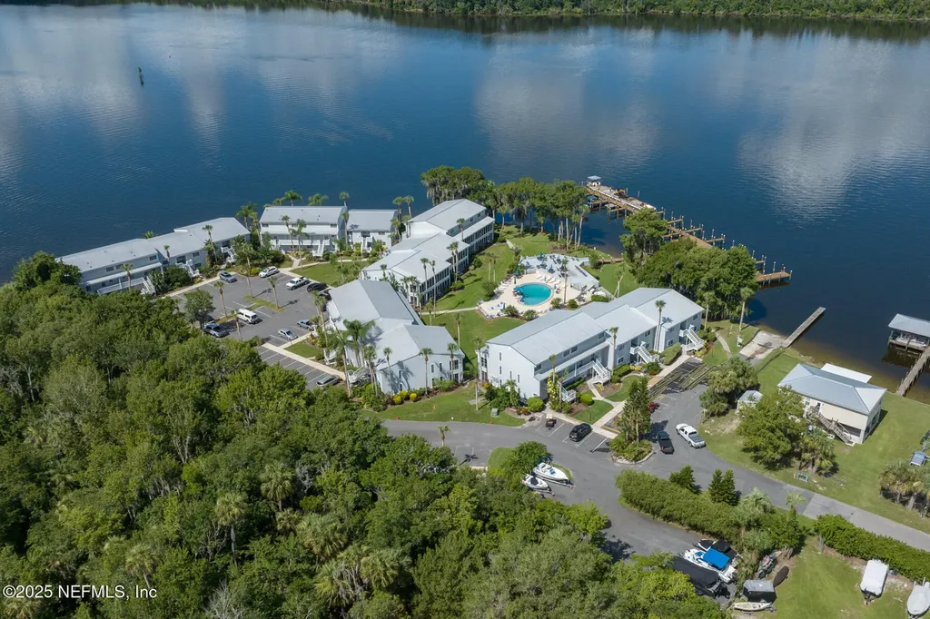 222 River Bend Place Welaka FL 32193