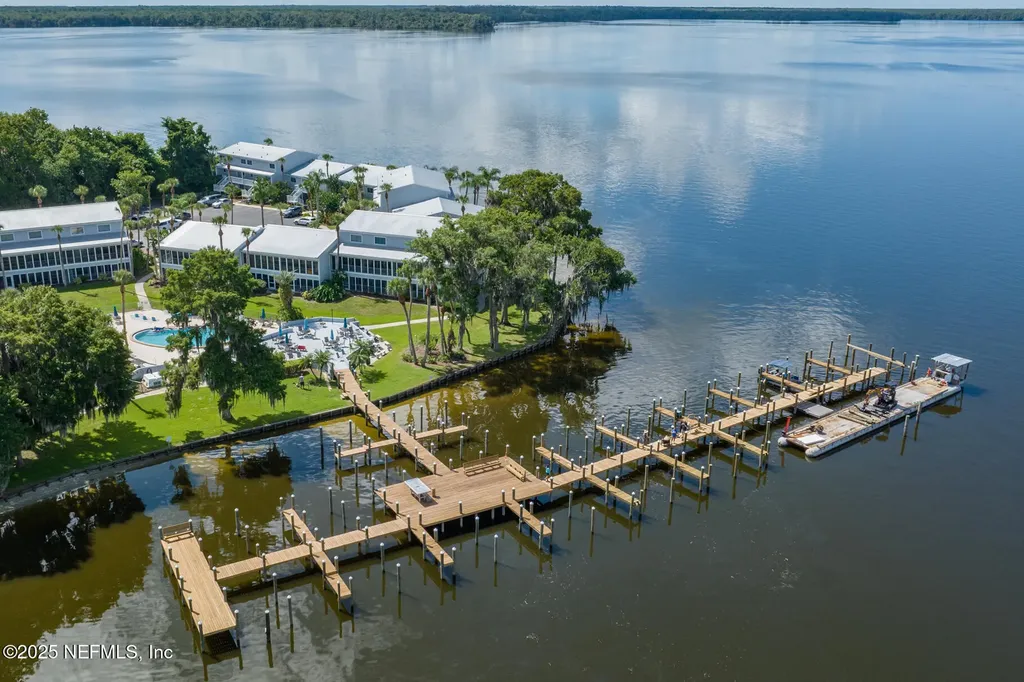 222 River Bend Place Welaka FL 32193