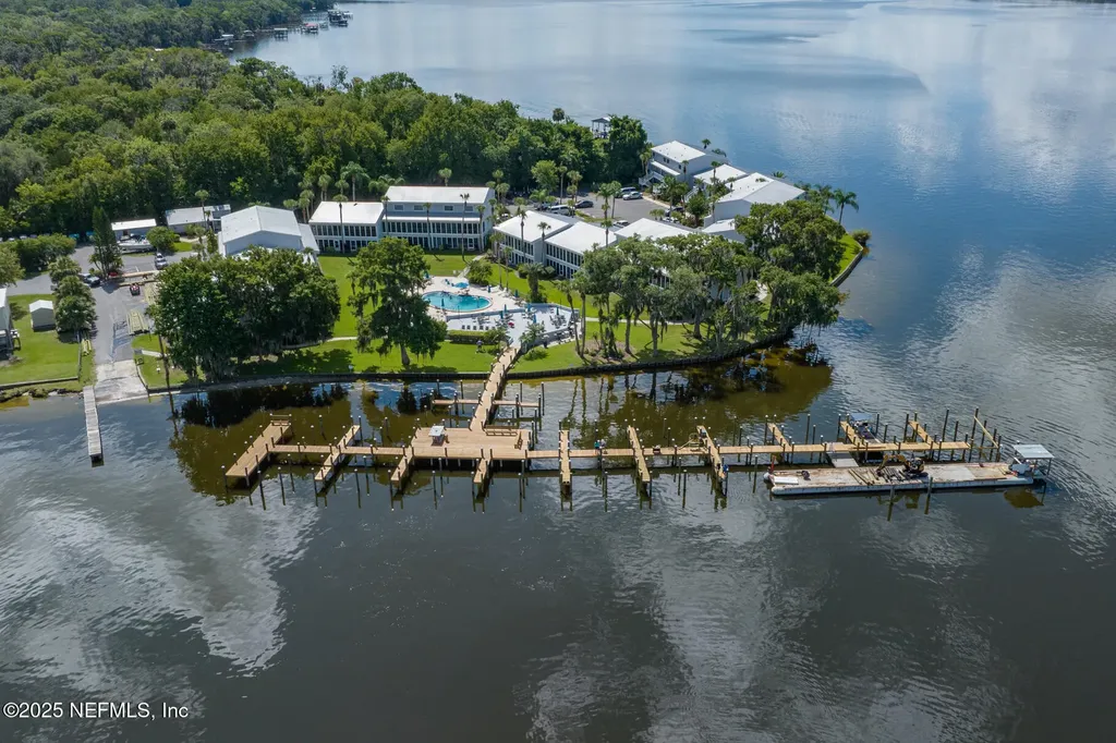 222 River Bend Place Welaka FL 32193