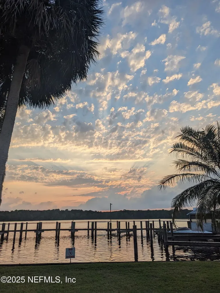 222 River Bend Place Welaka FL 32193