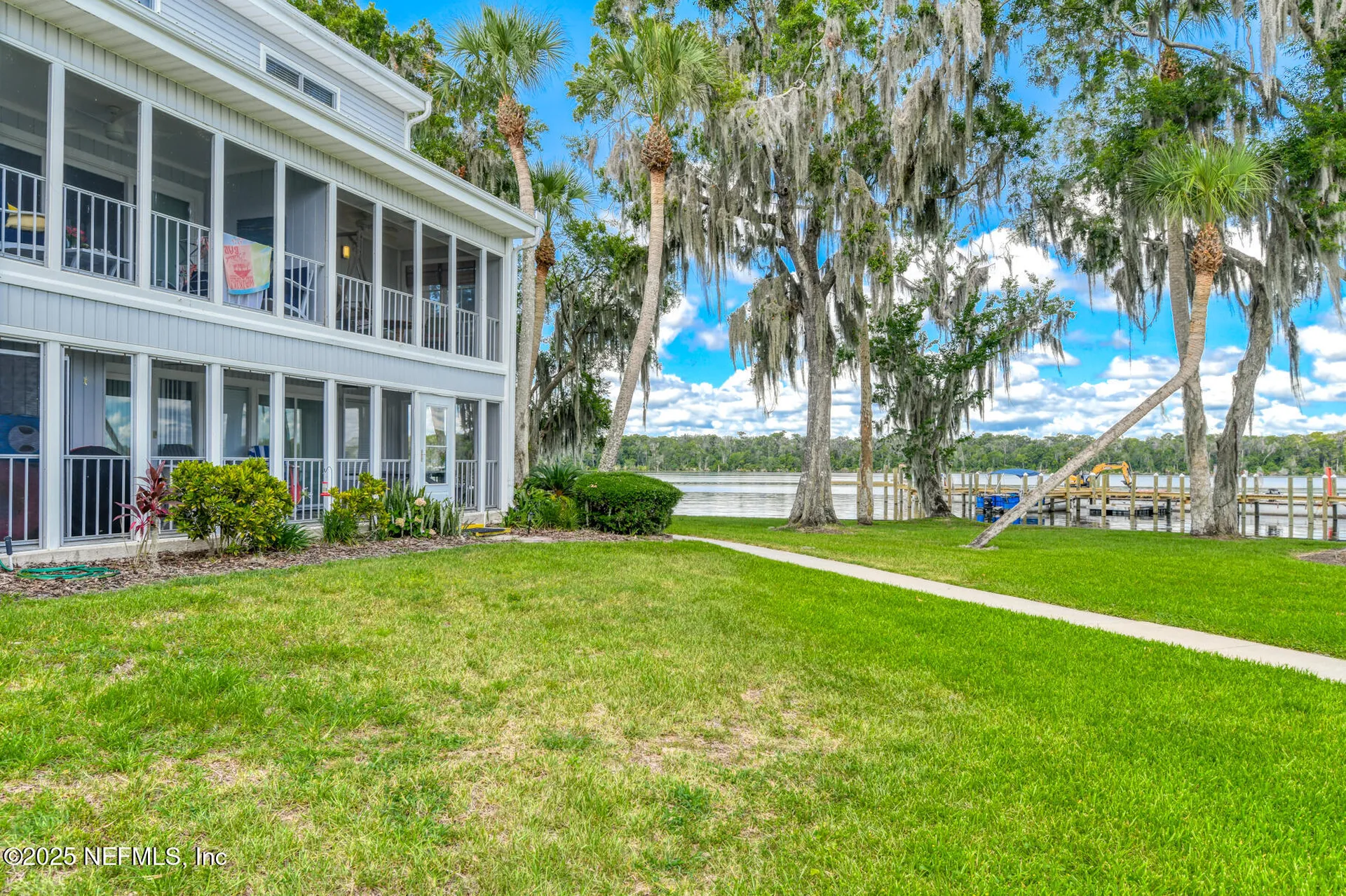 222 River Bend Place Welaka FL 32193