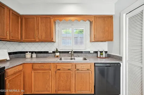 1679 Seminole Road Atlantic Beach FL 32233