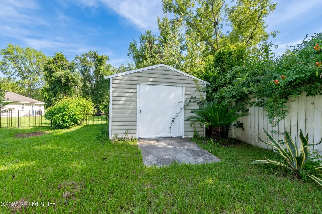 10215 N Glen Avenue Glen St. Mary FL 32040