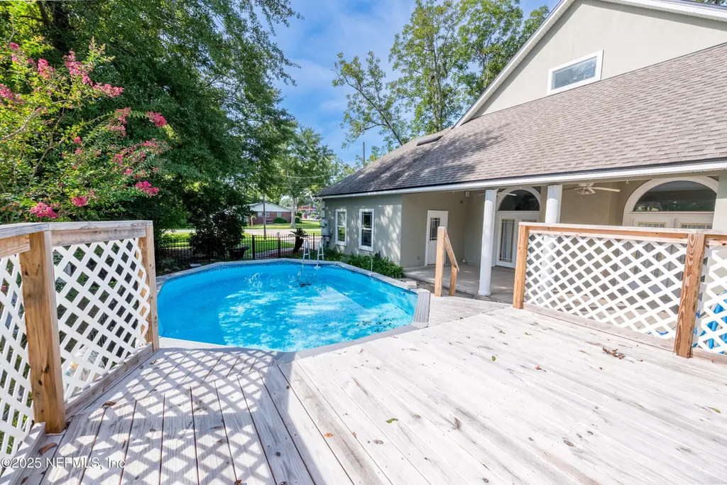 10215 N Glen Avenue Glen St. Mary FL 32040