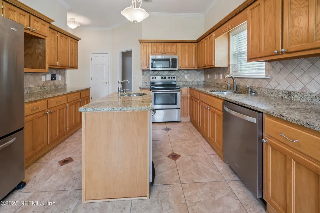 10215 N Glen Avenue Glen St. Mary FL 32040