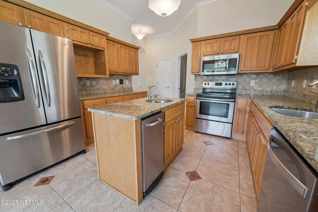 10215 N Glen Avenue Glen St. Mary FL 32040