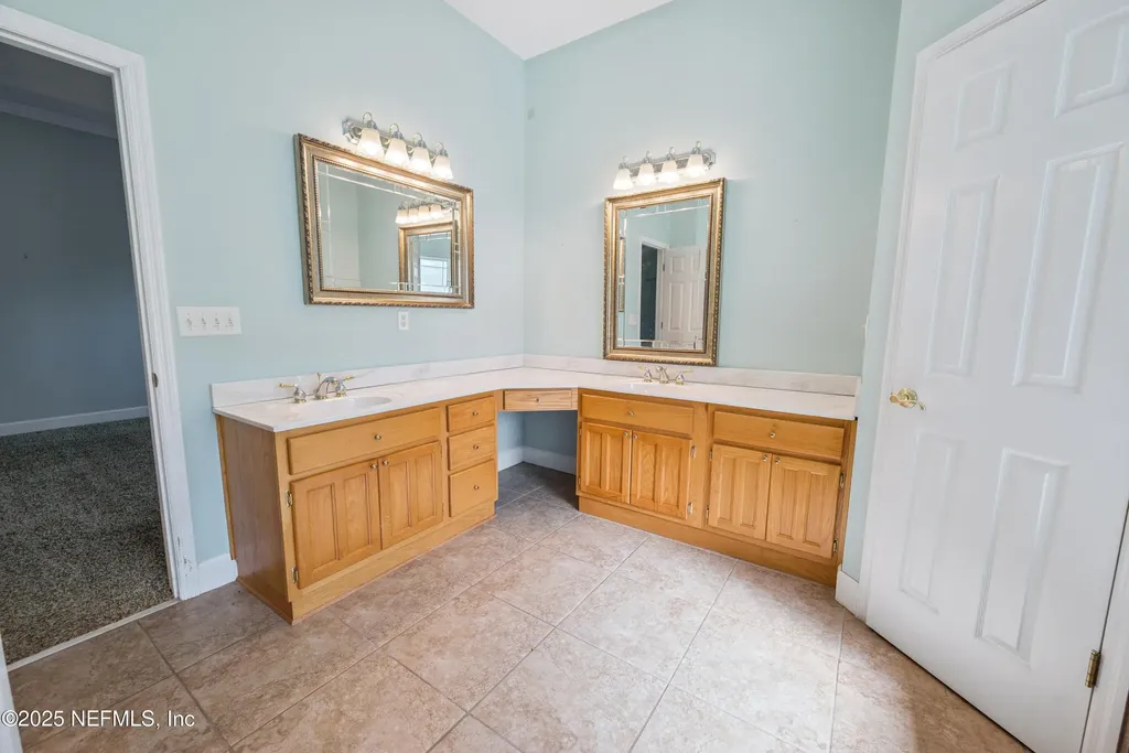 10215 N Glen Avenue Glen St. Mary FL 32040