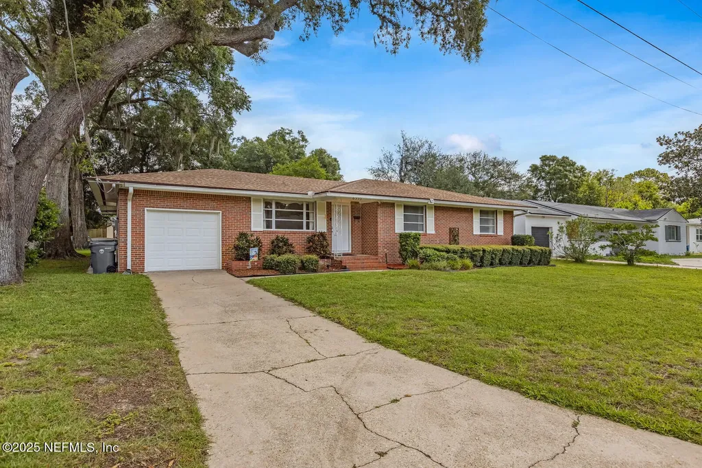 8355 Bordeau Avenue N Jacksonville FL 32211