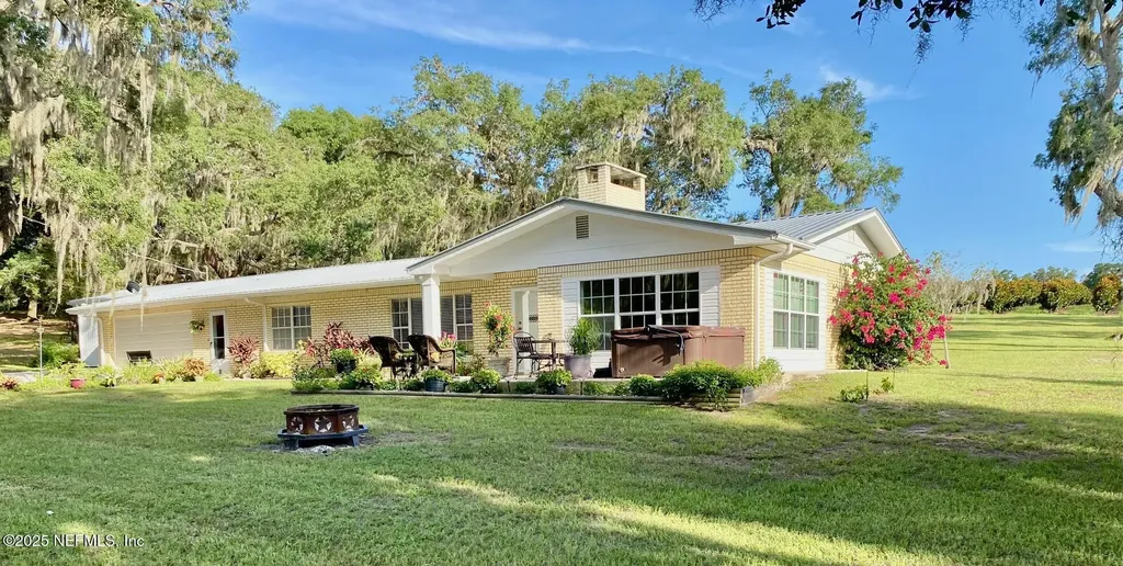 223 Worcester Road Pomona Park FL 32181