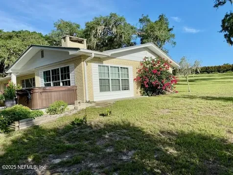 223 Worcester Road Pomona Park FL 32181