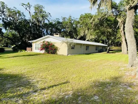 223 Worcester Road Pomona Park FL 32181
