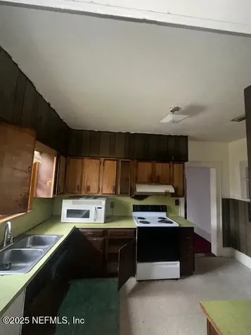225 W 61st Street Jacksonville FL 32208