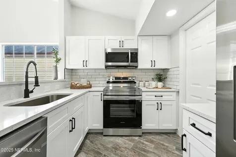7733 Leesburg Drive S Jacksonville FL 32277