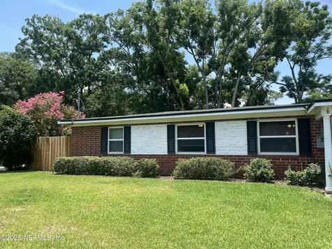 5713 Lake Lucina Drive N Jacksonville FL 32211