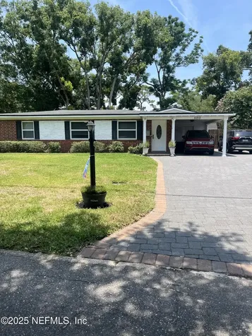 5713 Lake Lucina Drive N Jacksonville FL 32211