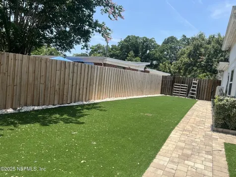 5713 Lake Lucina Drive N Jacksonville FL 32211