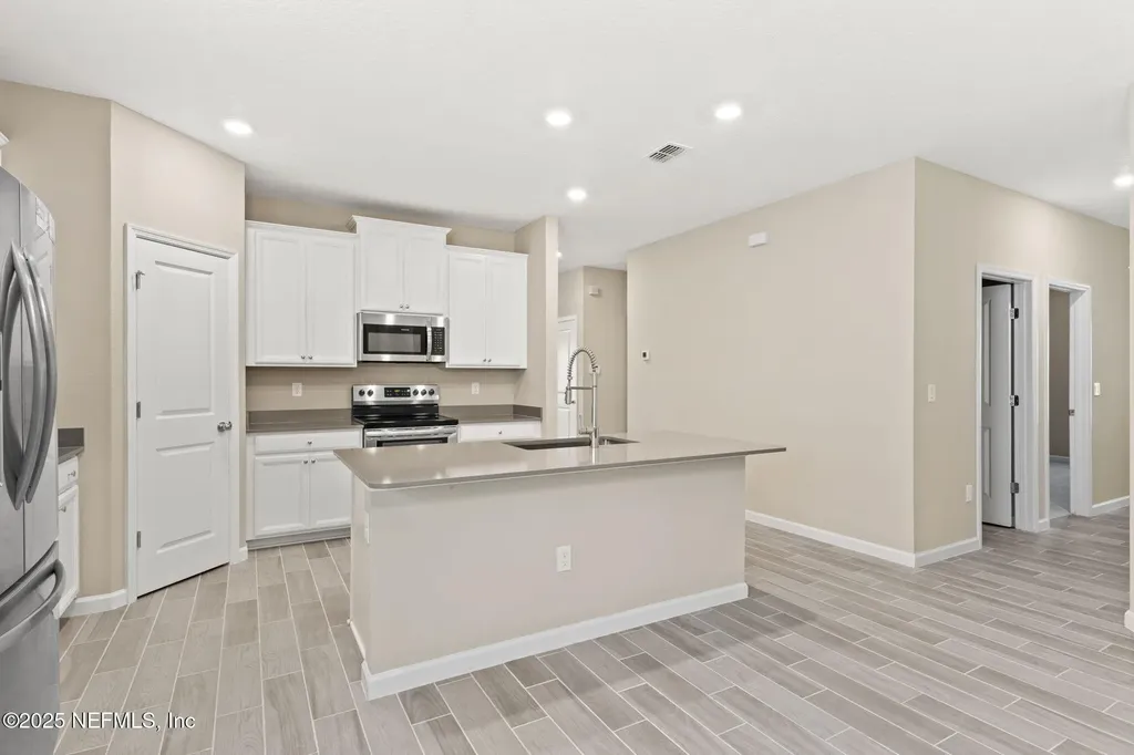 911 Colon Lane Jacksonville FL 32218