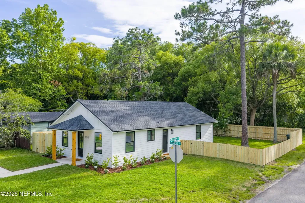 1954 Francis Avenue Atlantic Beach FL 32233