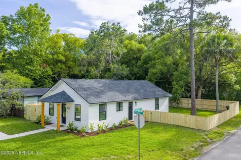 1954 Francis Avenue Atlantic Beach FL 32233